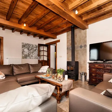 Forest-edge Stay, Burtonville, Cleaning Included Burtonville