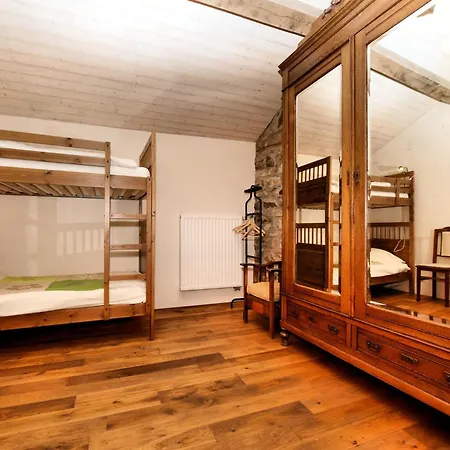 Forest-edge Stay, Burtonville, Cleaning Included