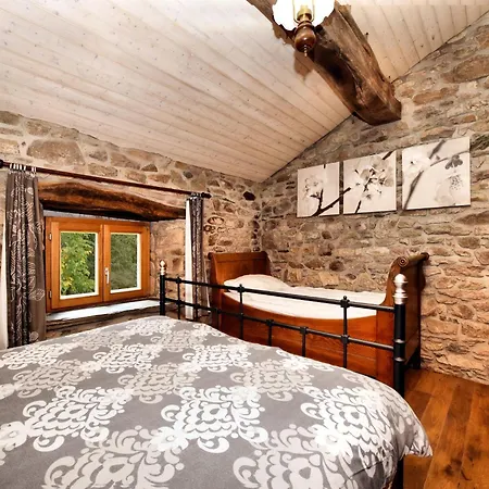 Forest-edge Stay, Burtonville, Cleaning Included