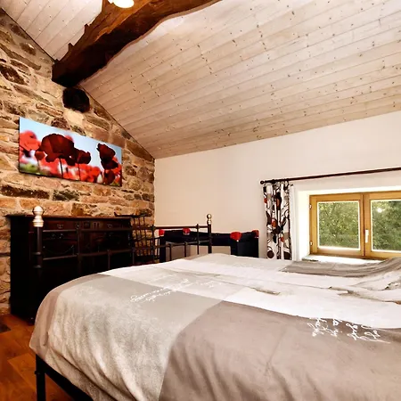 Forest-edge Stay, Burtonville, Cleaning Included * Burtonville