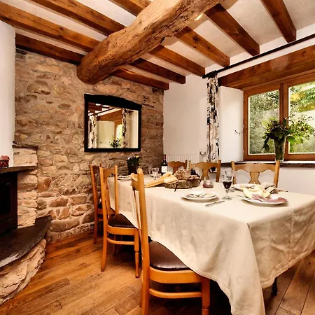 Forest-edge Stay, Burtonville, Cleaning Included * Burtonville