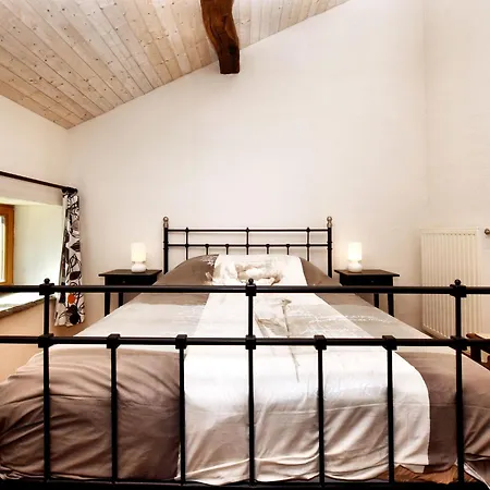 Forest-edge Stay, Burtonville, Cleaning Included